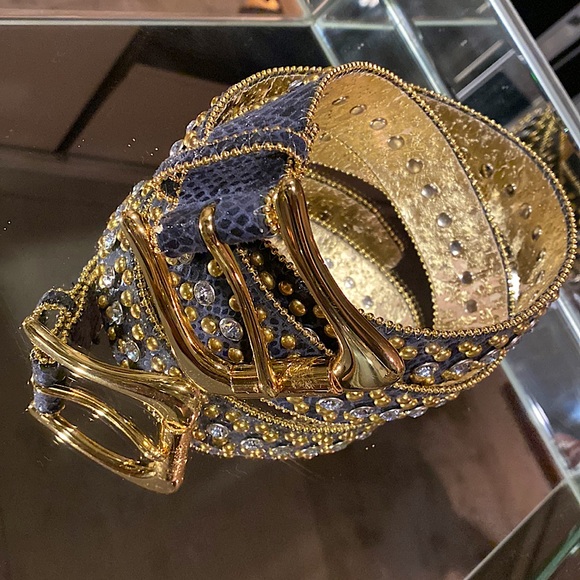 Crystal and Metal Beads Studded Gold Hardware Faux Black Snakeskin belt. - Picture 4 of 8